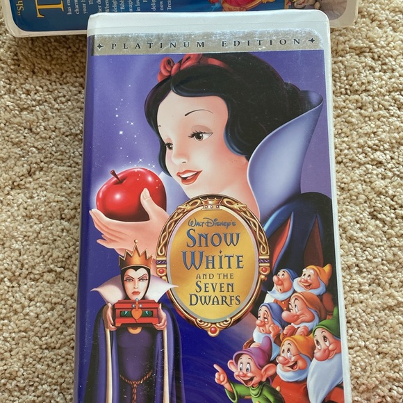 Six VHS Classic Disney Movies - Picture 2 of 7